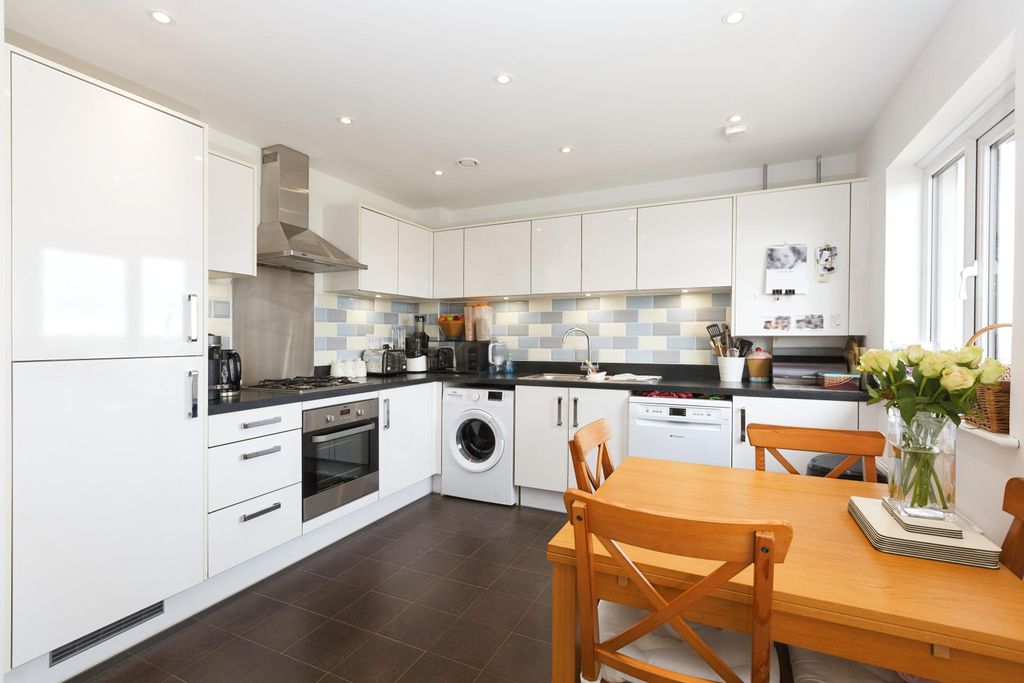Property photo 2 of 15 Kitchen