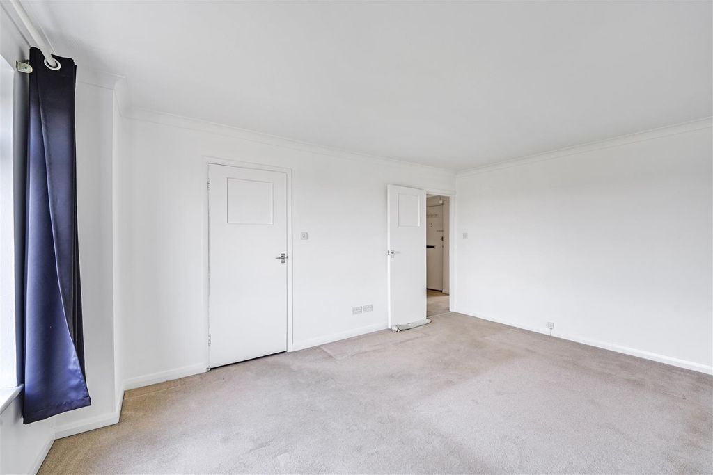 Property photo 3 of 6