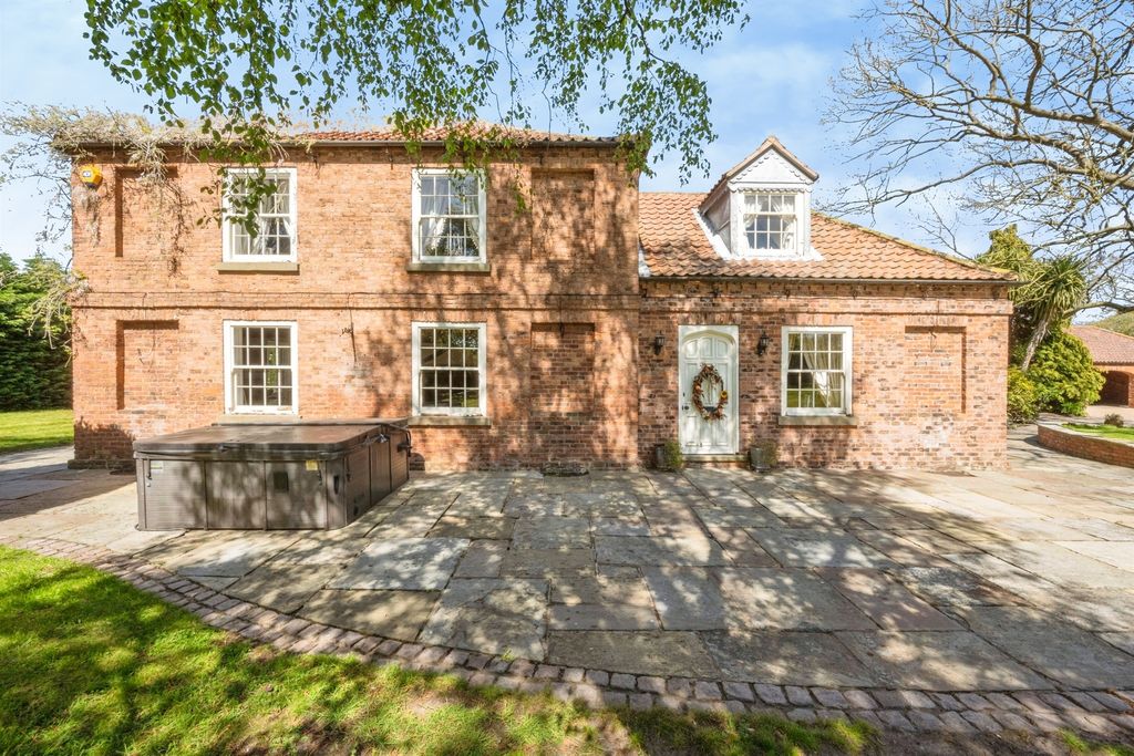 Property photo 1 of 24