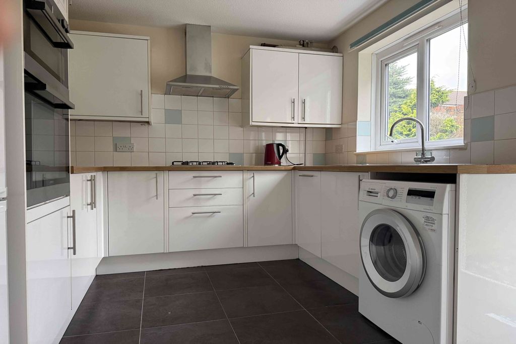 Property photo 3 of 10 Kitchen