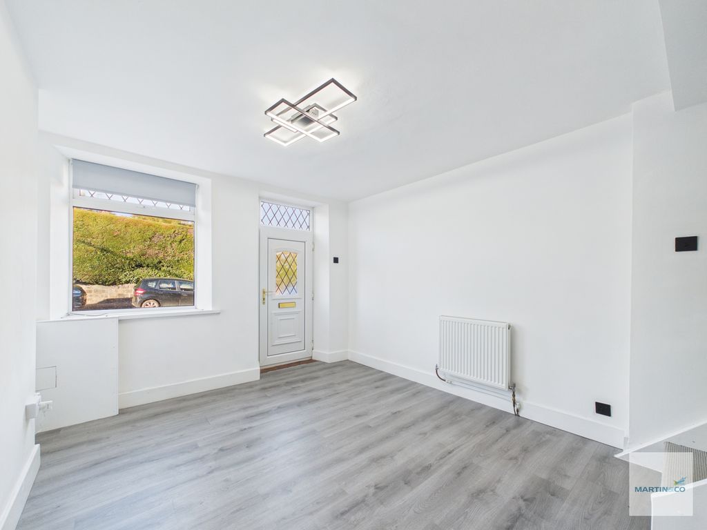Property photo 2 of 14 Cam03394G0-Pr0570-Still007