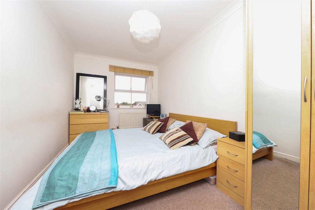 Property photo 3 of 7 Master Bedroom