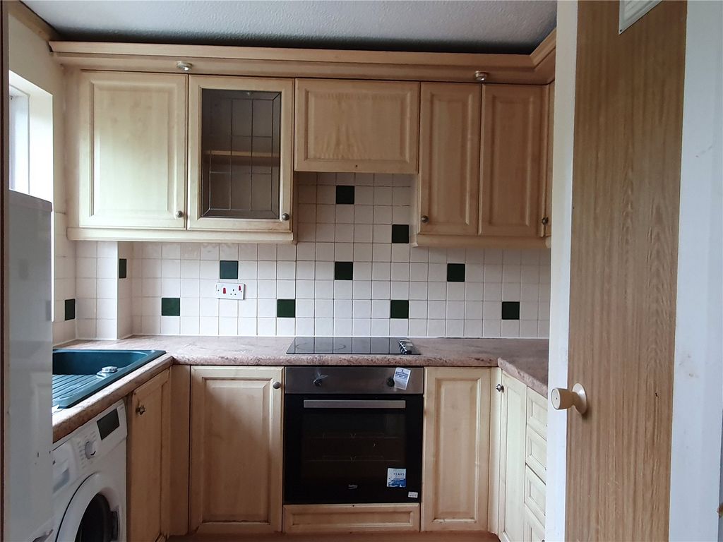 Property photo 3 of 7 Kitchen