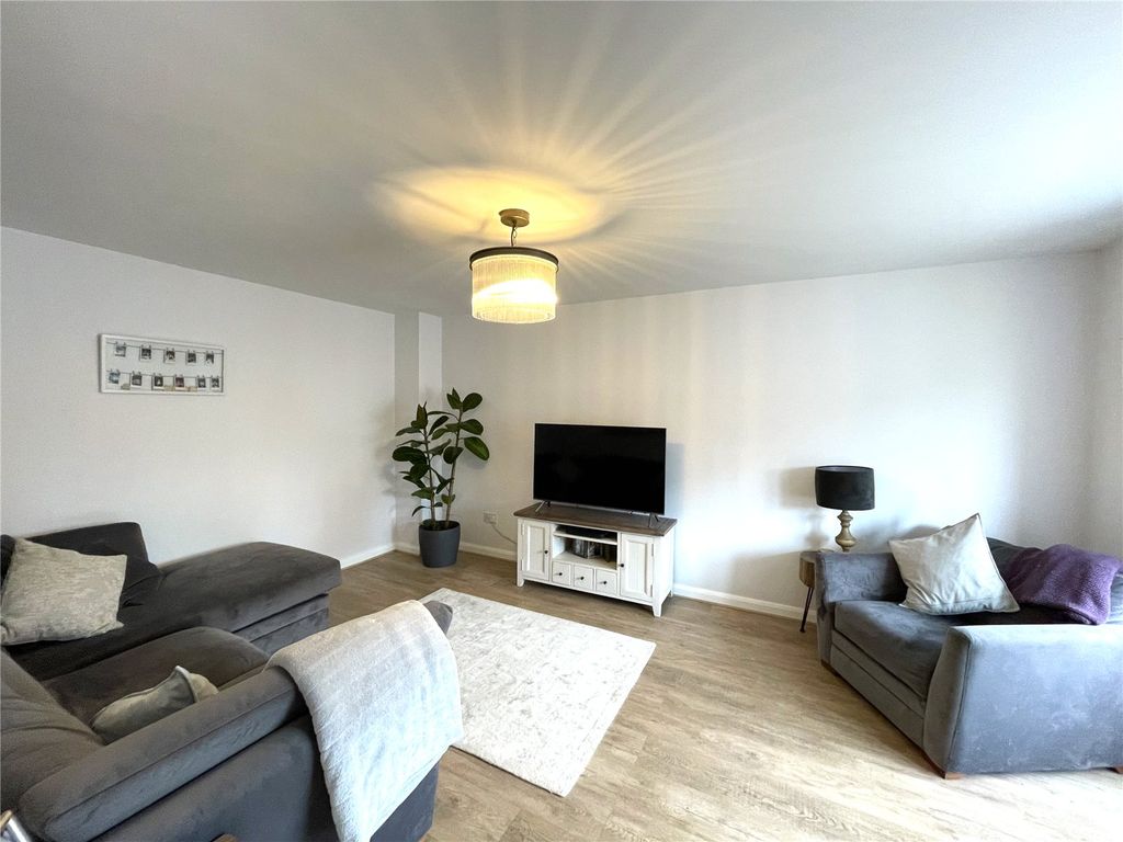 Property photo 2 of 17 Picture No. 15