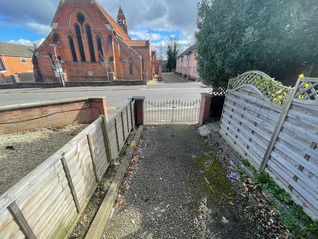 Property photo 3 of 10