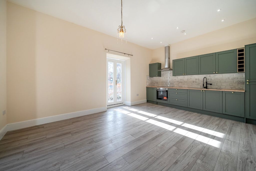 Property photo 2 of 16 Picture No. 10