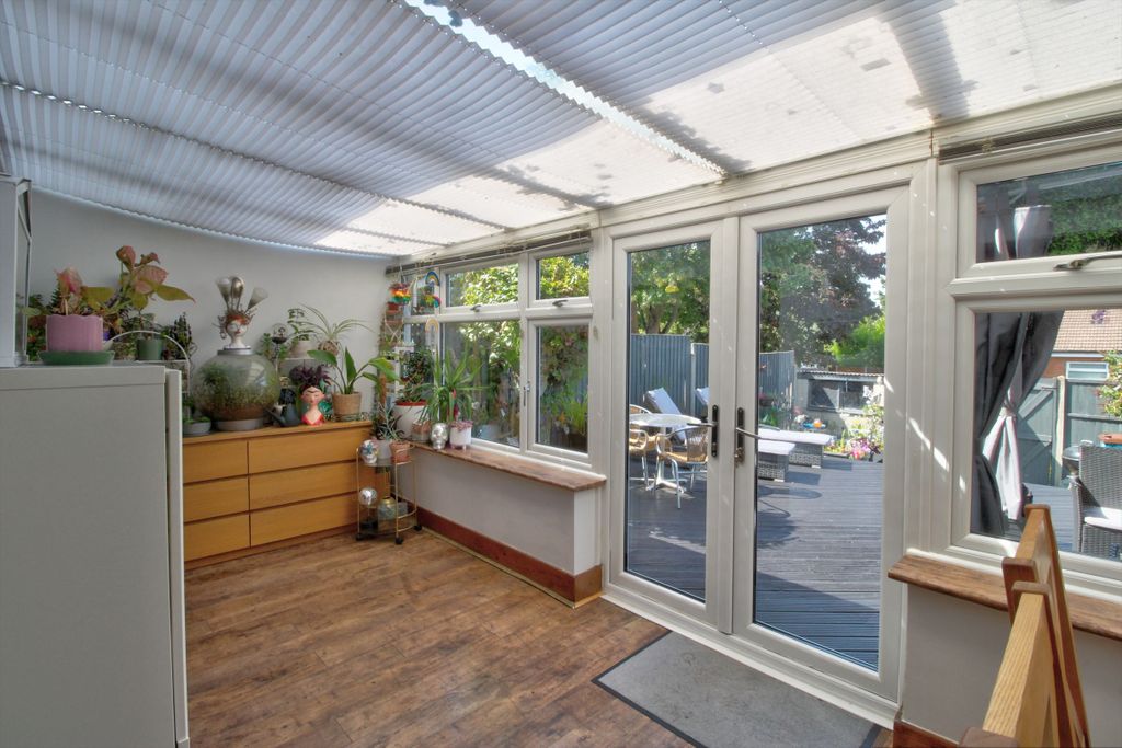 Property photo 2 of 27