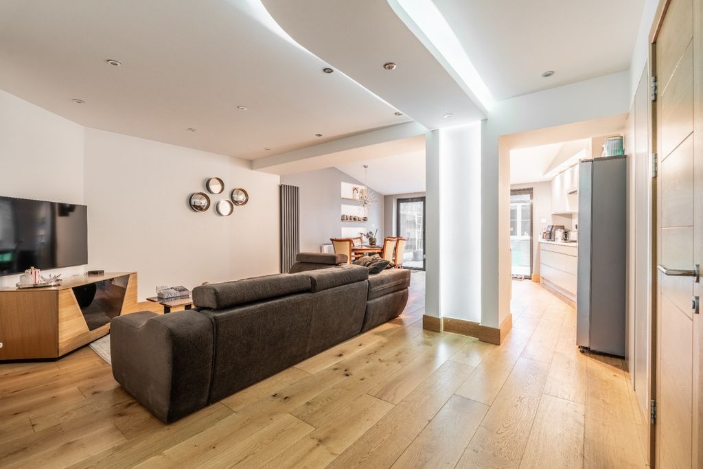 Property photo 3 of 34 4551023