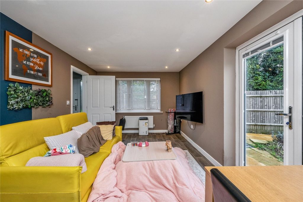 Property photo 3 of 18 Picture No. 17