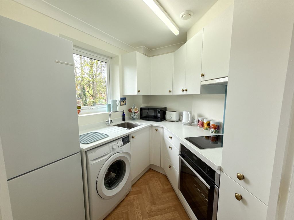 Property photo 3 of 19 Kitchen