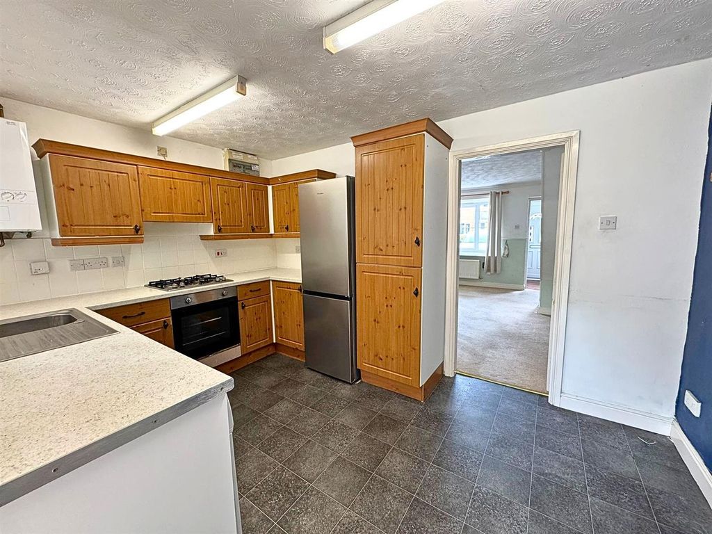 Property photo 3 of 15 Kitchen