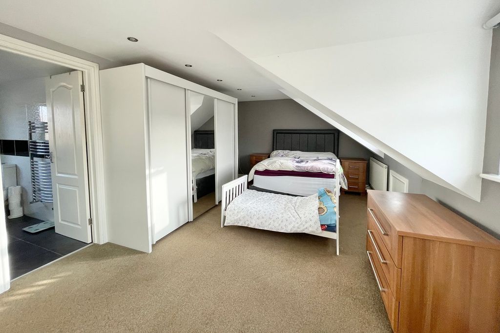 Additional image 17 of 5 bed detached house for saleWoodcot Gardens, Farnborough GU14