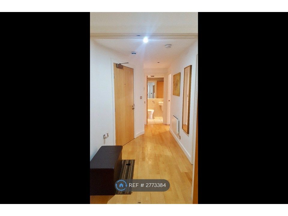 Property photo 2 of 18 Entrance Hall