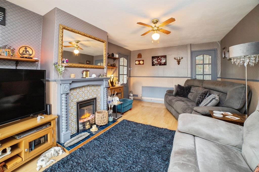Property photo 2 of 17