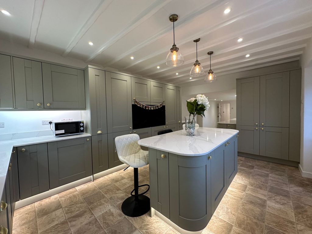 Property photo 2 of 29