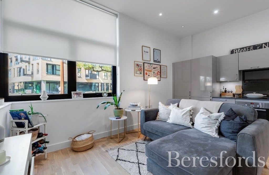 Property photo 2 of 8 Picture 2