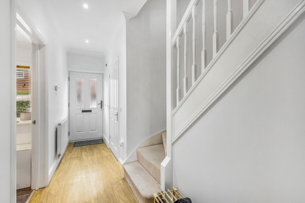 Property photo 3 of 27 17 Abbots Crescent (Spalding)-14