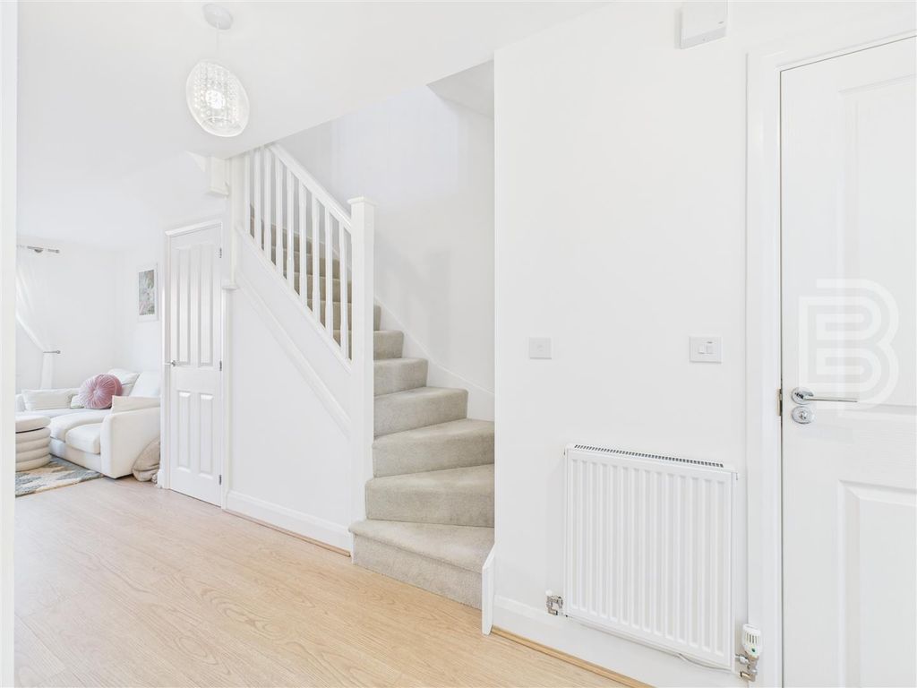 Property photo 3 of 23 Cam05587G0-Pr0046-Still012.Jpg