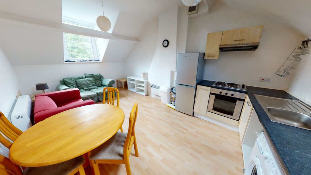 Property photo 1 of 8 5-Regent-Street-Tff-