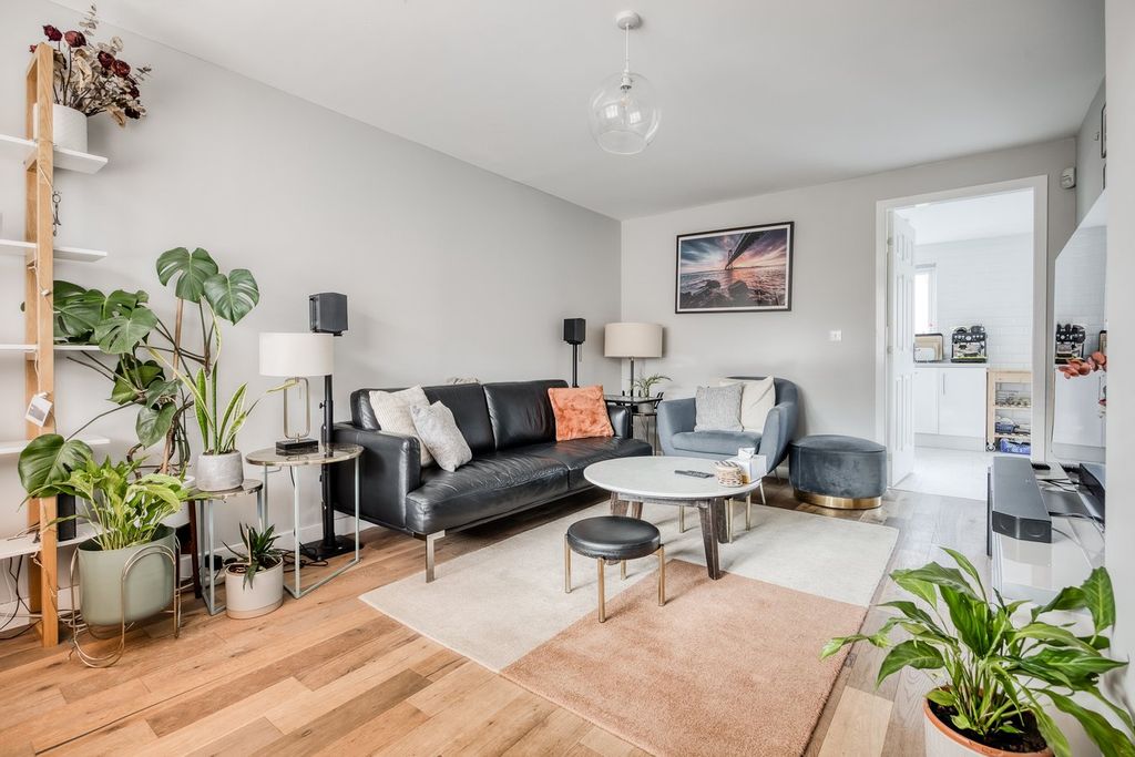 Property photo 3 of 35