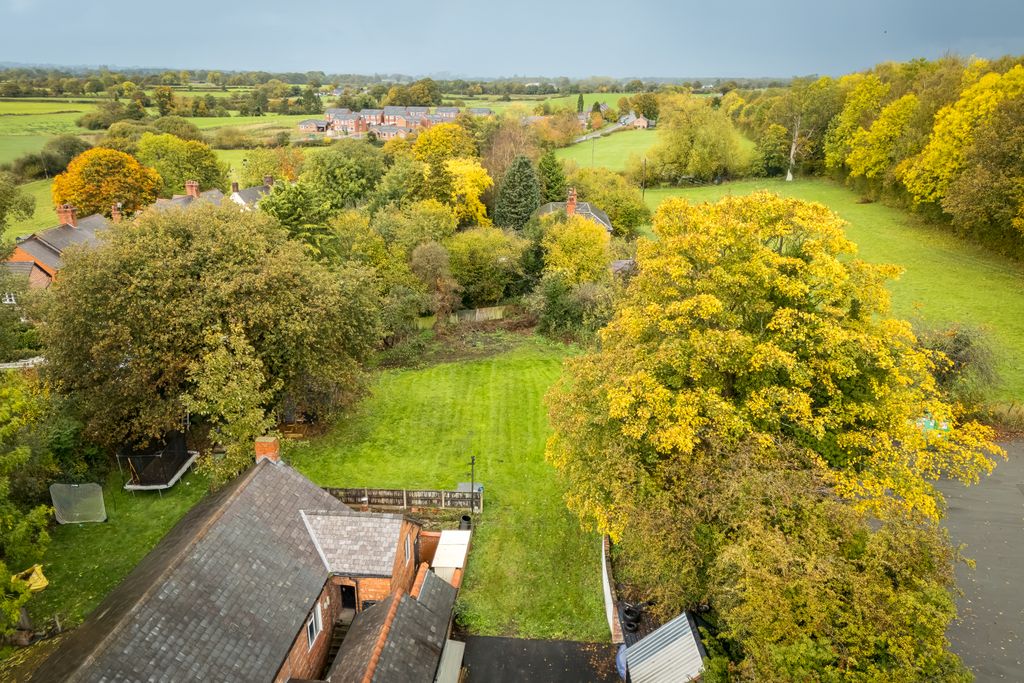 Property photo 2 of 14 Garden