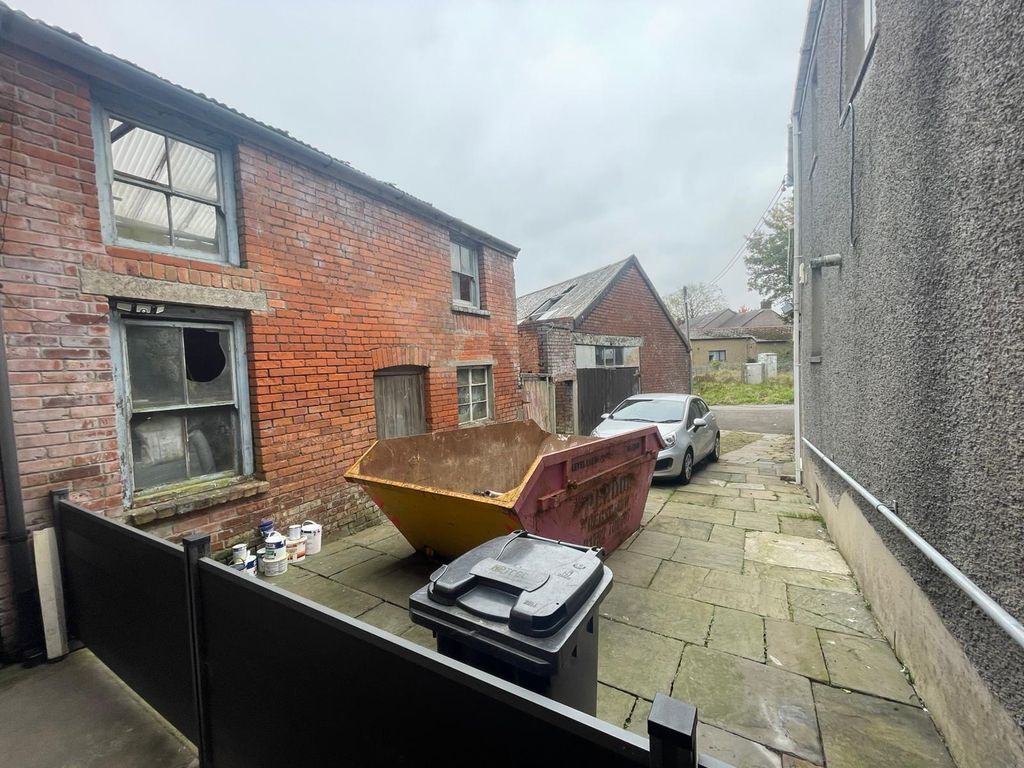 Property photo 2 of 24