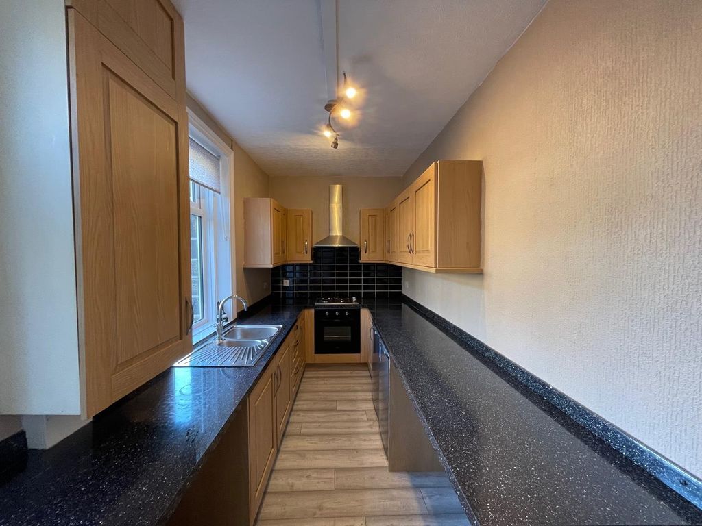 Property photo 2 of 14 Kitchen