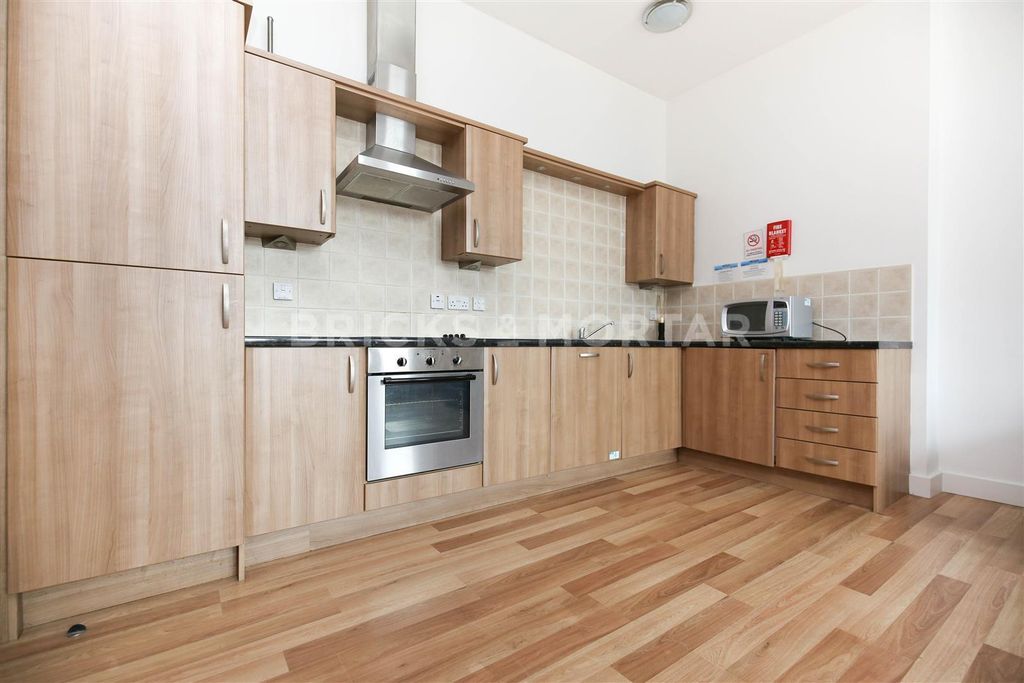 Property photo 3 of 7 Yyctzg03Hyjlstc9Byelu7Yefs4.Jpg