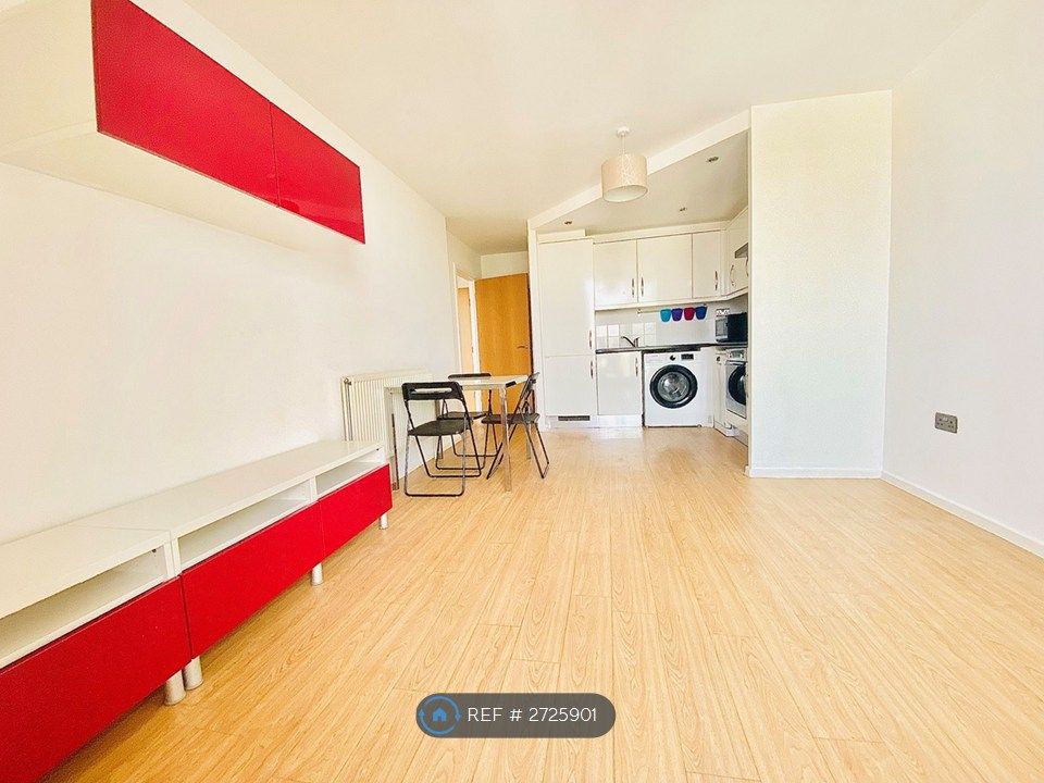 Property photo 1 of 16 Living Room