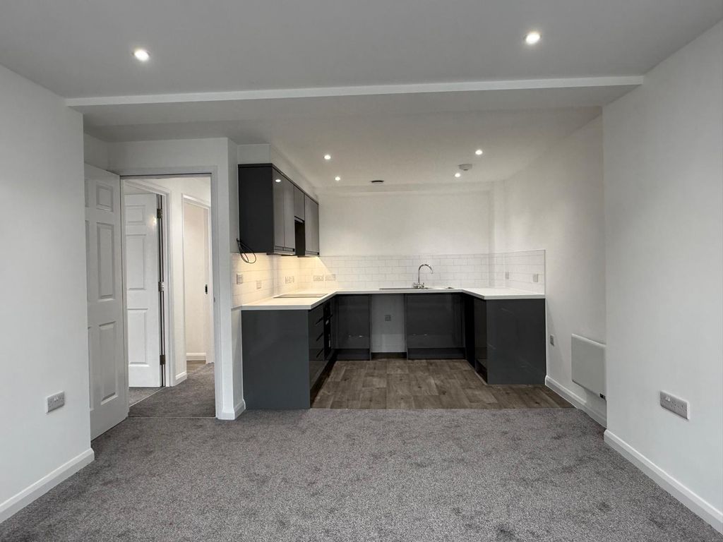 Property photo 2 of 18 Image