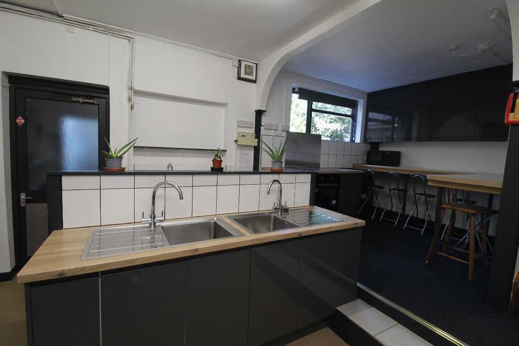 Property photo 3 of 18 Communal Kitchen