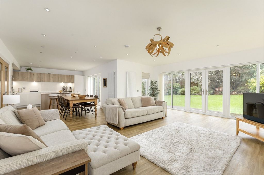 Property photo 2 of 31 Living Room