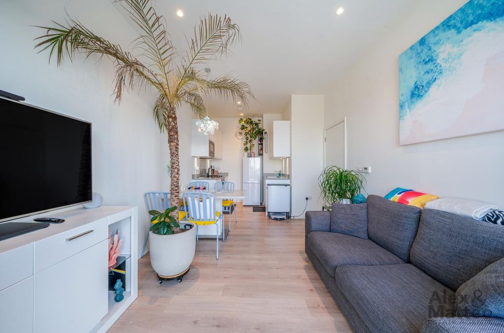 Property photo 3 of 11 Varcoe Road