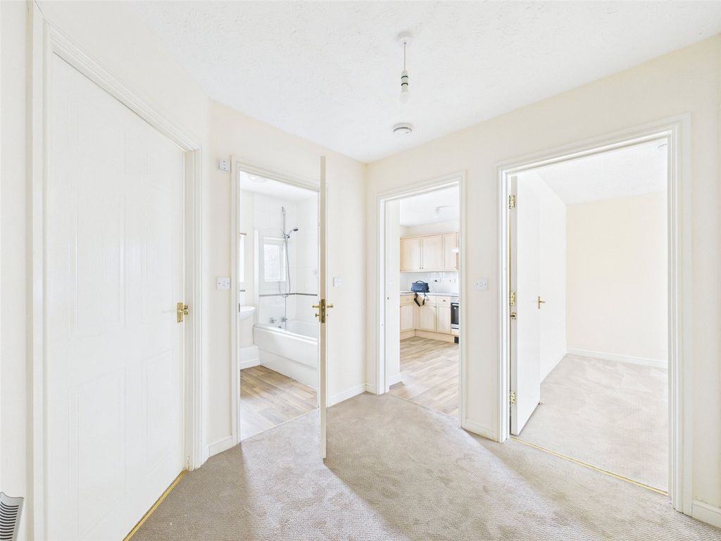 Property photo 3 of 10 Entrance Hall