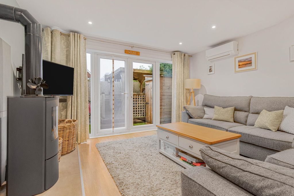 Property photo 3 of 21 11_71053-1.Jpg