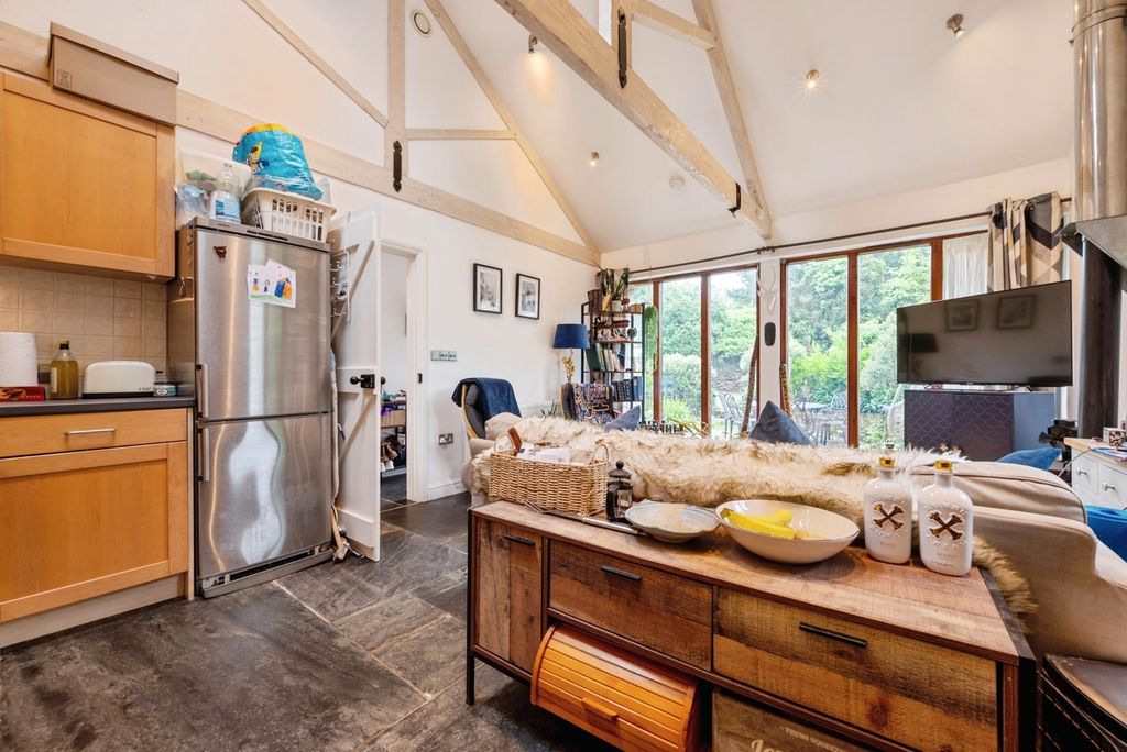 Property photo 3 of 24 Pbox-Img.Jpg