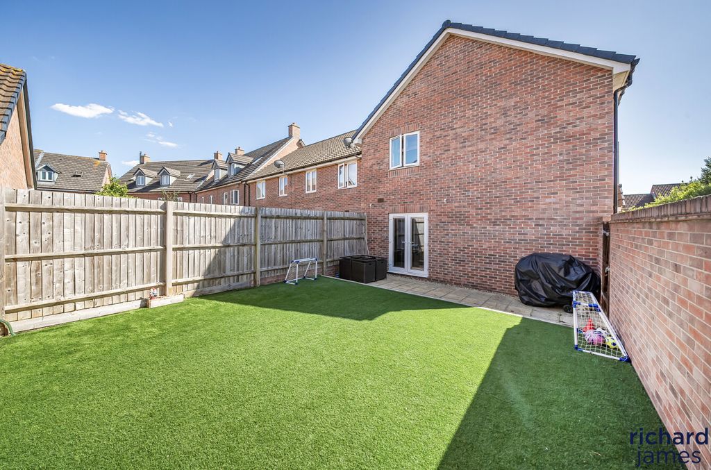 Property photo 2 of 16 A884340F194B43c68d98B34F64024203