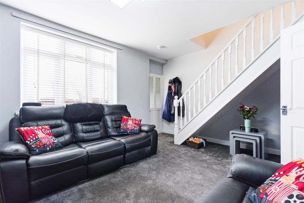 Property photo 2 of 14