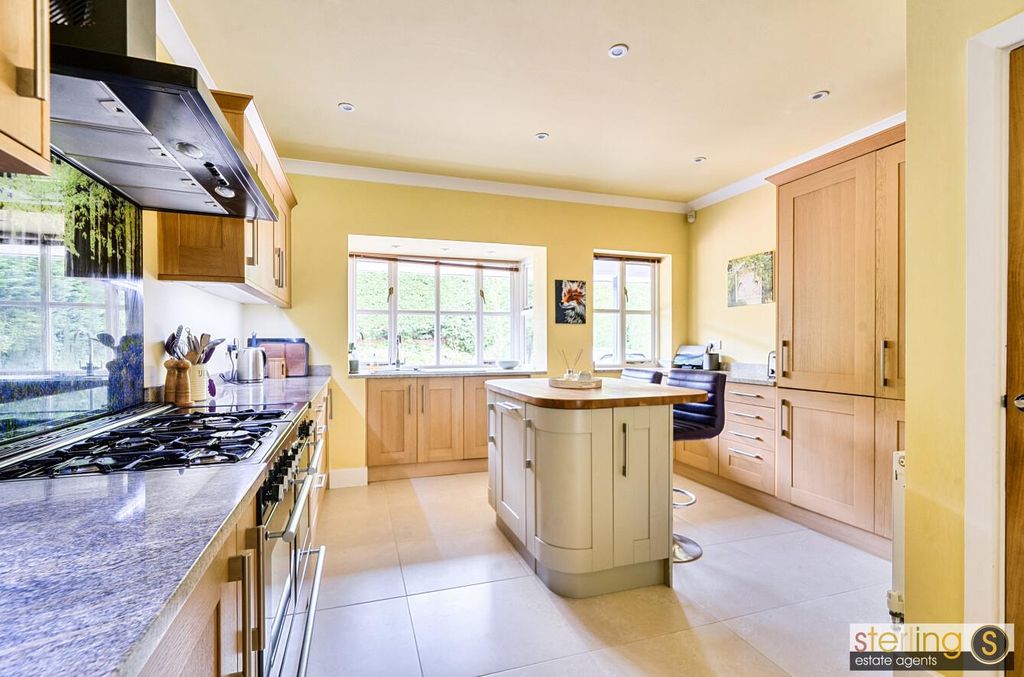 Property photo 2 of 39 Adb34648-0271-4271-9c1B-d6B6A56c1759.Jpg