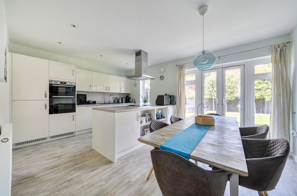 Property photo 3 of 15 1480389-28-6A3A8A...