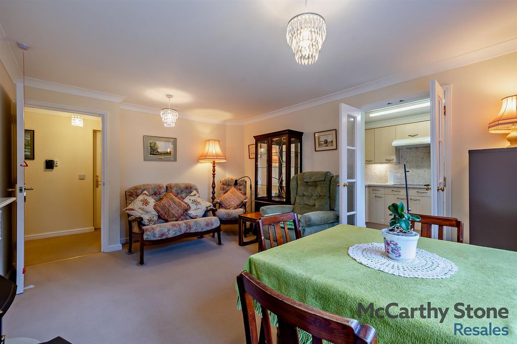Property photo 3 of 24 8649129-Interior12-800.Jpg