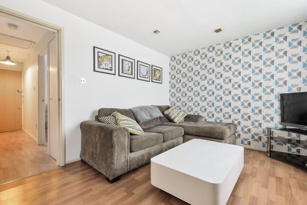 Property photo 1 of 8 814195 (1)