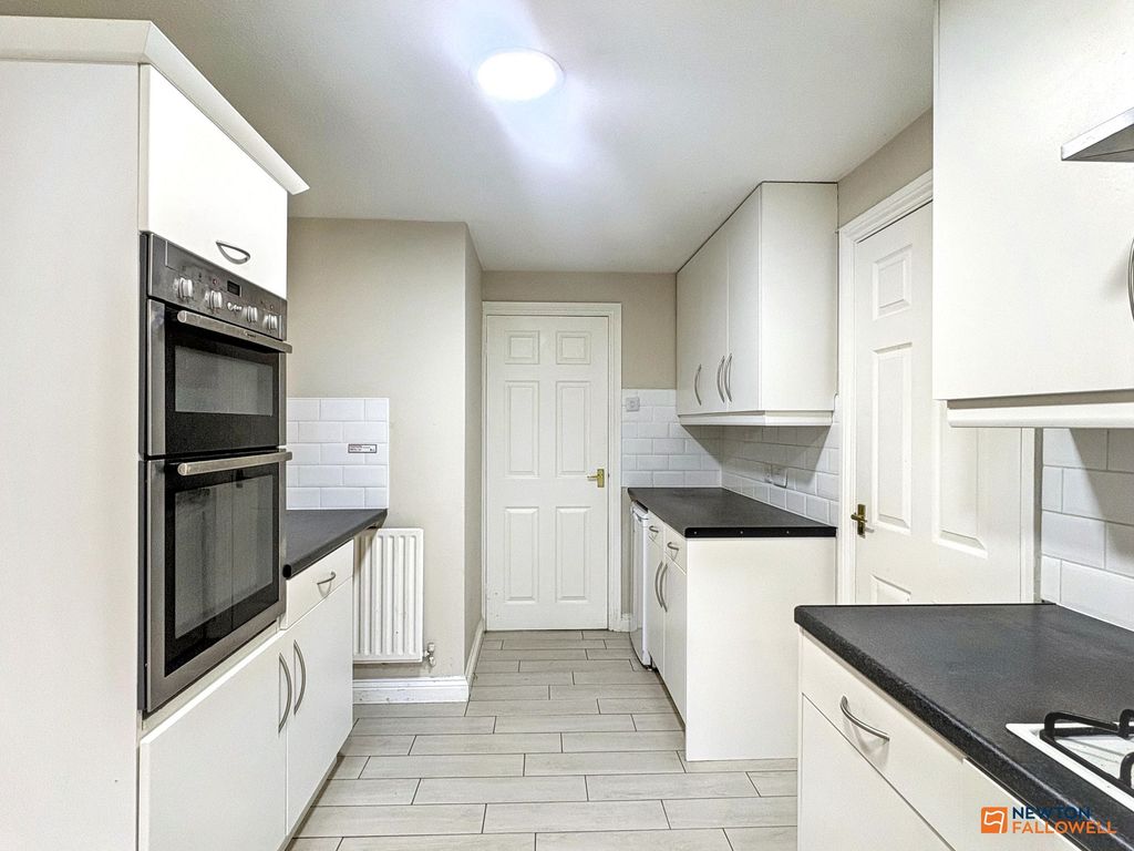 Property photo 3 of 26 Kitchen
