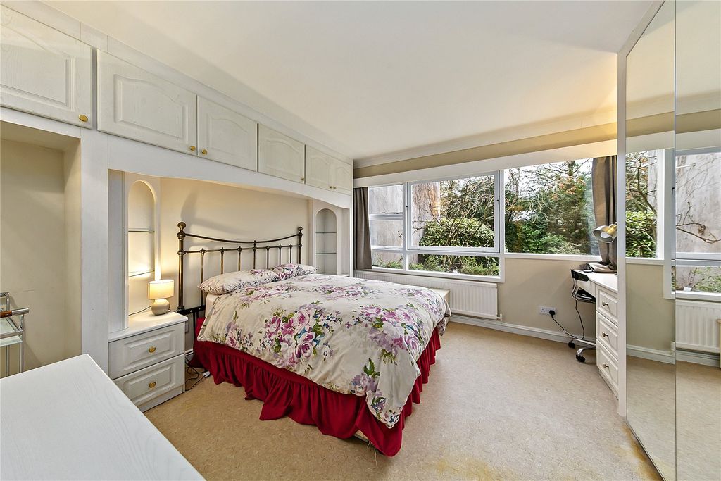 Property photo 3 of 8 Picture No. 12