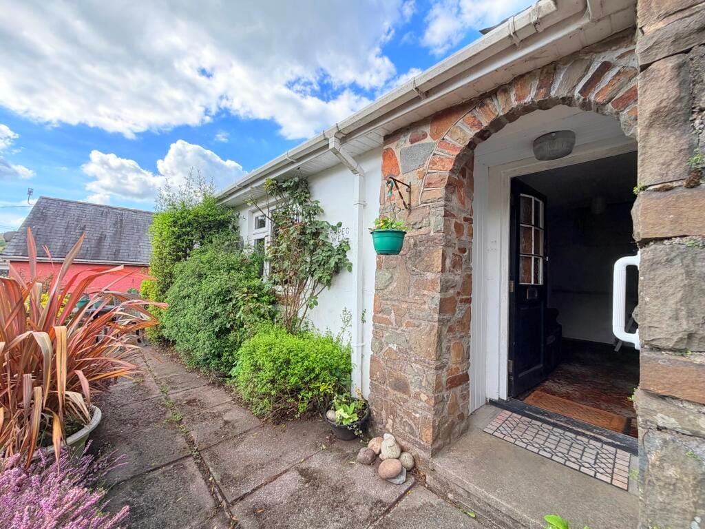 Property photo 1 of 28