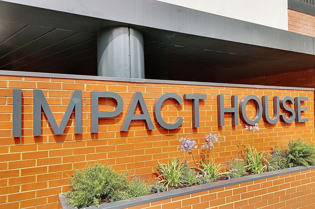 Property photo 2 of 17