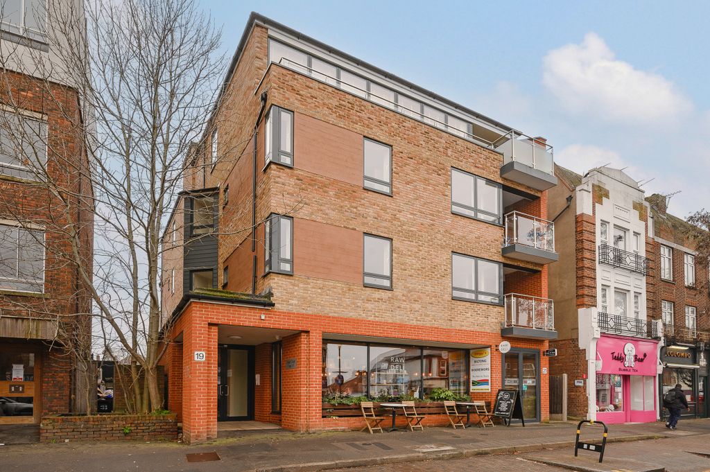 Property photo 1 of 9 Exterior