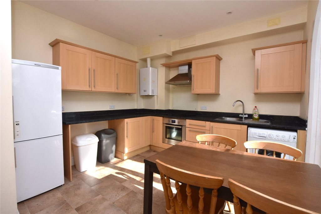 Property photo 2 of 9 Kitchen