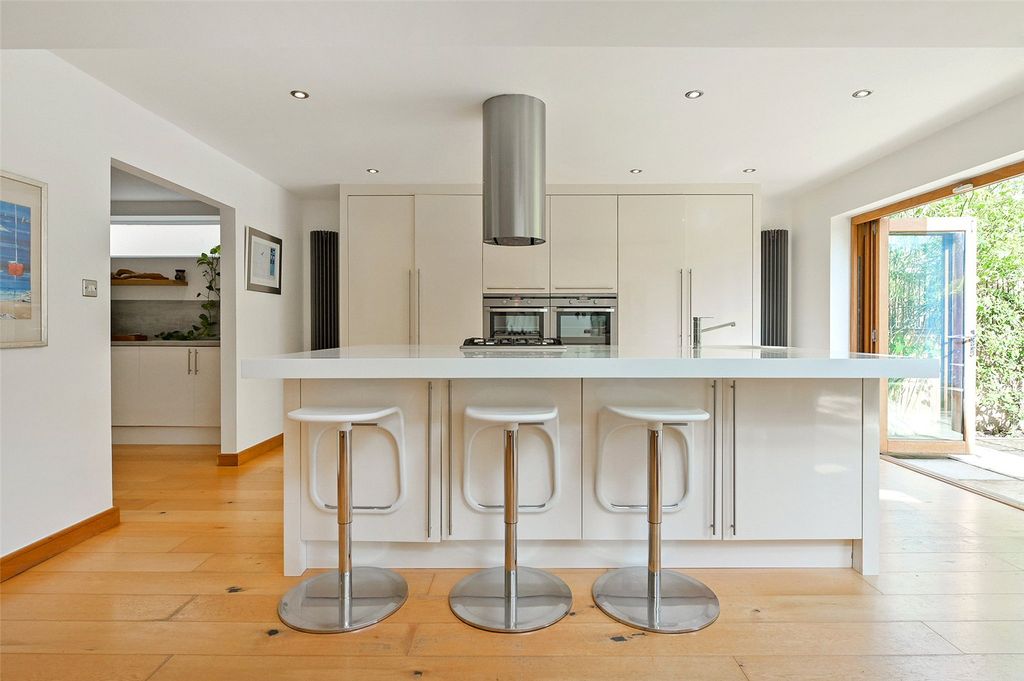 Property photo 3 of 14 Kitchen