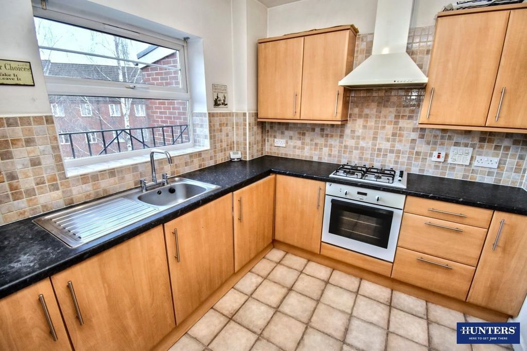 Property photo 3 of 11 Kitchen